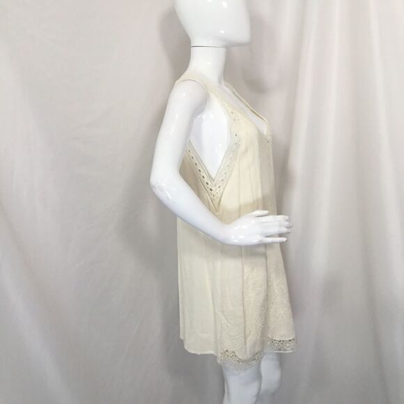 ASTR Lace Trim Minidress (H5) - Picture 4 of 7